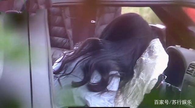 ‘开云电竞’
赵丽颖拍戏“撞车” 现场图片曝光 独自趴在车上(图2)