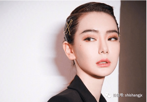 【开云电竞】
2020年圆脸女生露额短发有这几款梳法 除了甜美可爱还醒目练高冷!(图3) 【开云电竞】
2020年圆脸女生露额短发有这几款梳法 除了甜美可爱还醒目练高冷!(图3)