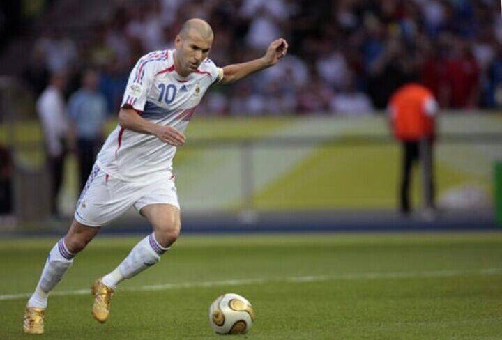 开云电竞官网|
足坛5伟大10号球星！小罗第5 马拉多纳仅第2 第1毫无争议(图3)