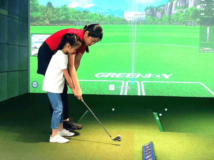 
高尔夫模拟器训练+下场实战 听说这是学好高尔夫的一条捷径：开云电竞(图13)