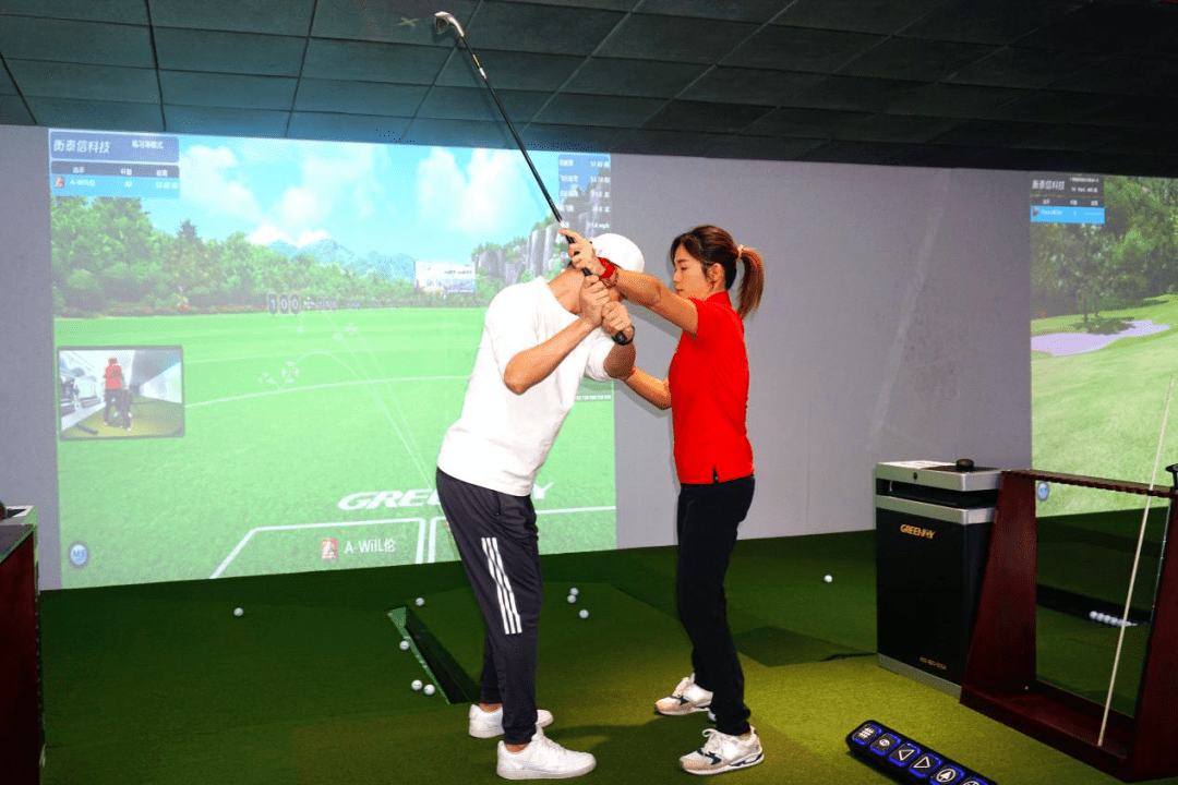 
高尔夫模拟器训练+下场实战 听说这是学好高尔夫的一条捷径：开云电竞(图15)