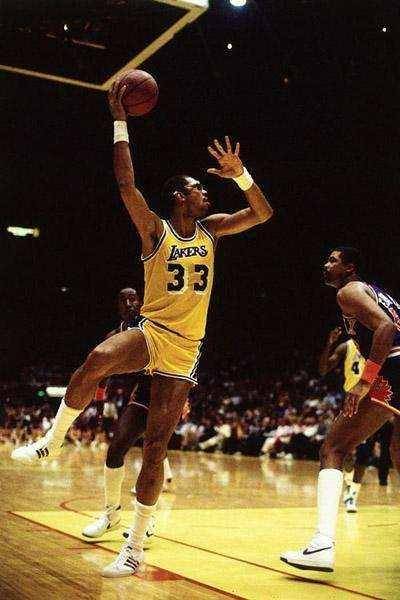 
美媒评NBA历史球鞋TOP5 AJ1屈居第二 阿迪仅有一席【开云电竞】(图3)